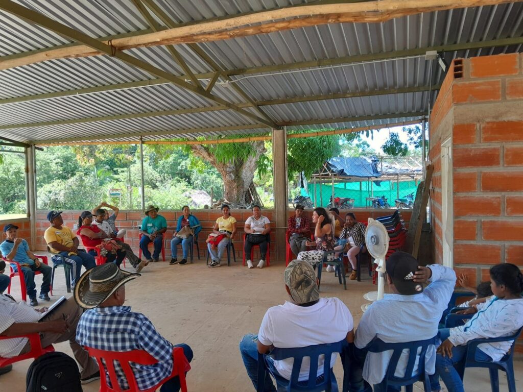 diálogo comunitario, productores y apicultores rurales, producción sostenible
